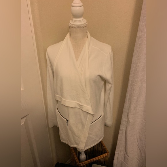 Chico’s Off White Cardigan Zipper pockets detail Size 1 Soft Cozy lightweight - Picture 2 of 5